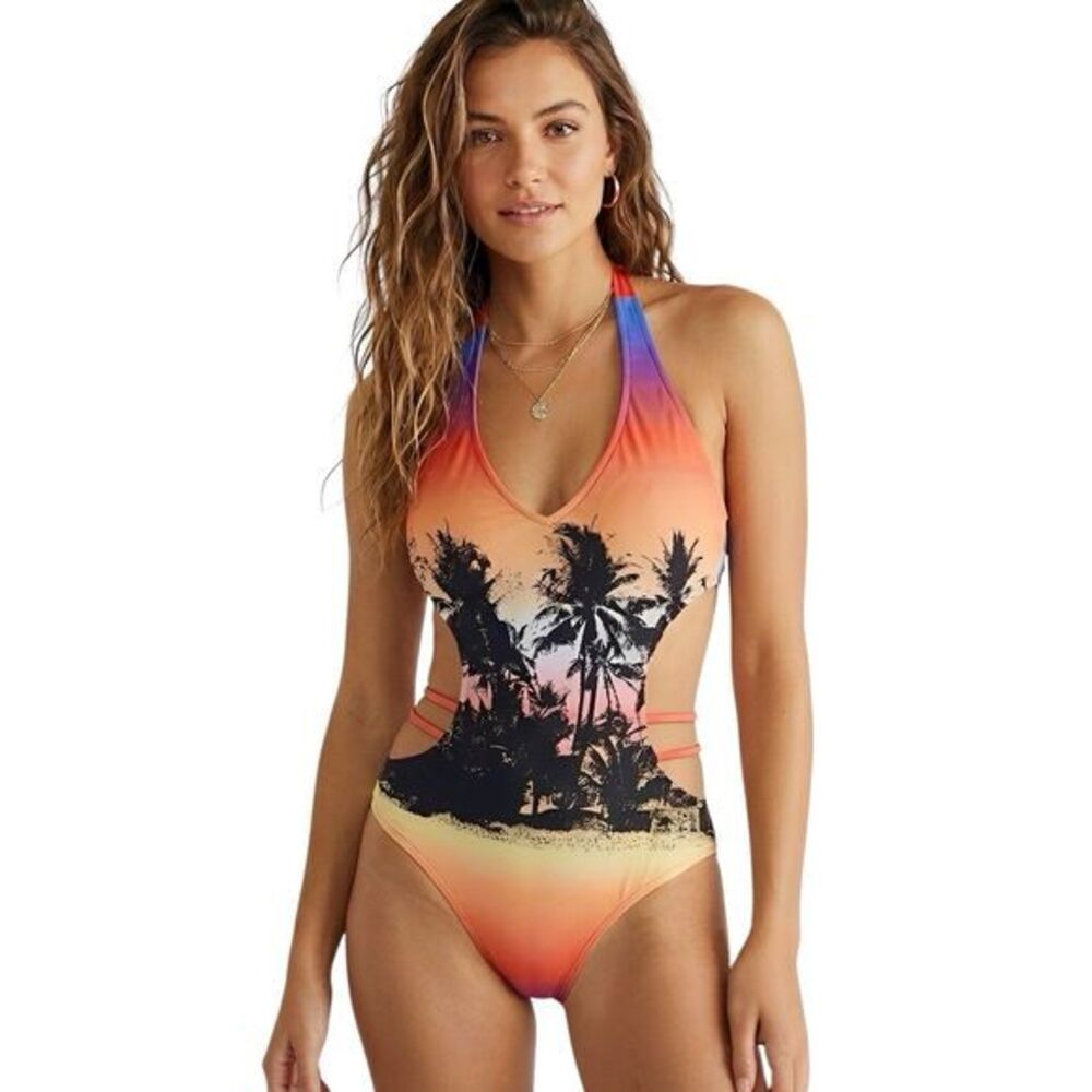 HeartSoul Women's Bikini Sz Medium Swimsuit One piece Vacation Beach Resort Pool
